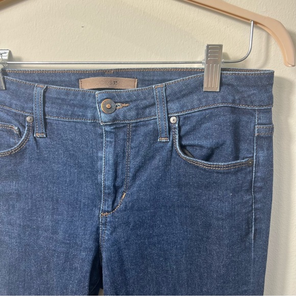 Size 28 Joe’s Jeans skinny ankle, dark denim, mid-rise waist, like new - Picture 4 of 10